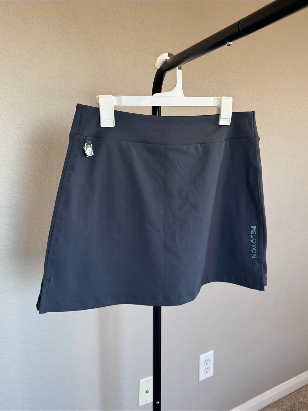 NWT - Peloton golf skirt size large